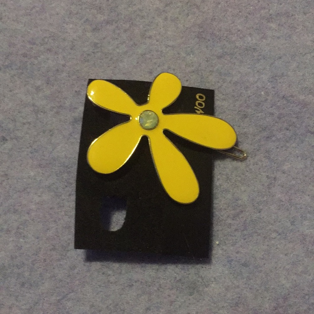 Flower hairclip